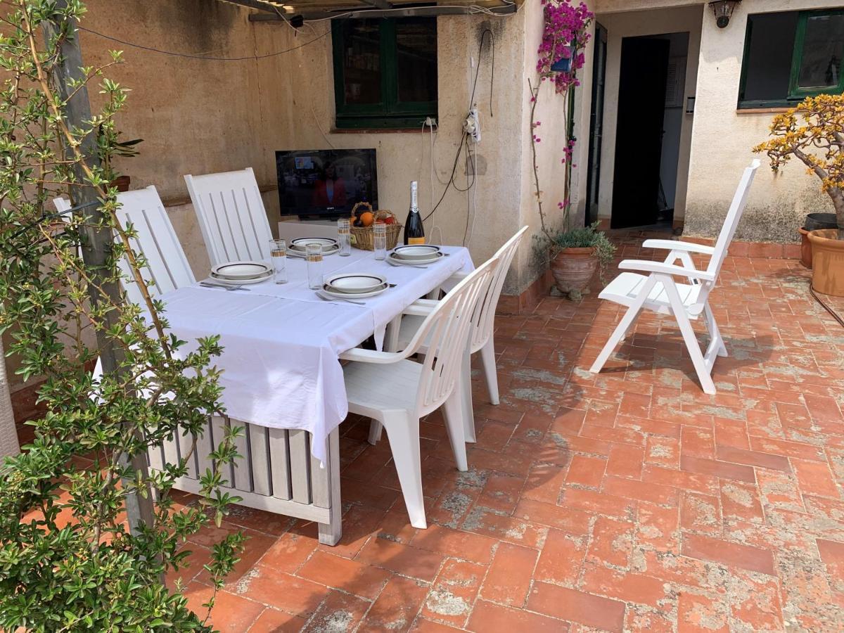 Notaria-Apartamento Y Estudio En Casco Antiguo, Al Lado De Playa, Rambla Y Monasterio, Con Acceso A Terraza Ajardinada Sant Feliu de Guíxols Buitenkant foto