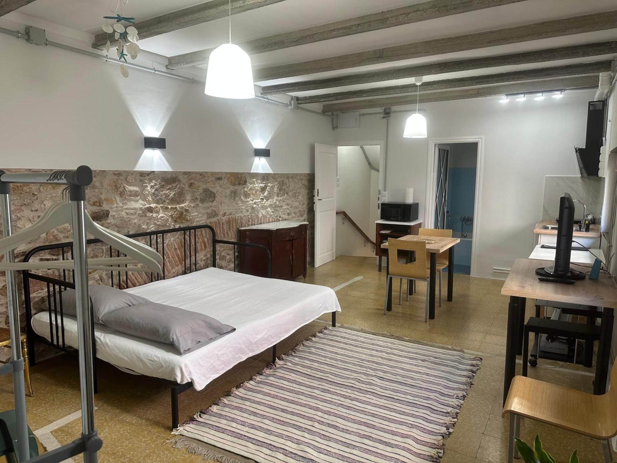Notaria-Apartamento Y Estudio En Casco Antiguo, Al Lado De Playa, Rambla Y Monasterio, Con Acceso A Terraza Ajardinada Sant Feliu de Guíxols Buitenkant foto