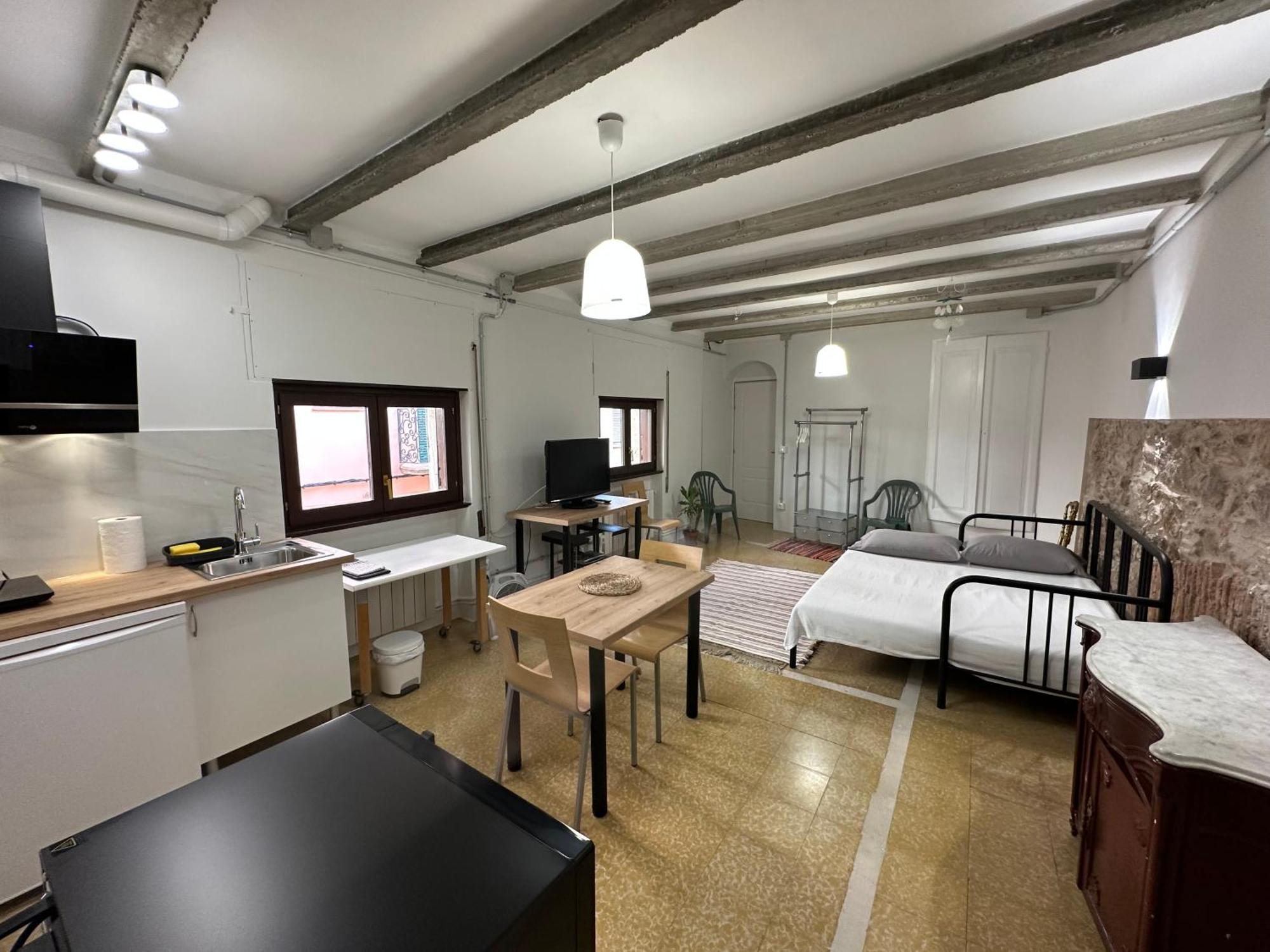 Notaria-Apartamento Y Estudio En Casco Antiguo, Al Lado De Playa, Rambla Y Monasterio, Con Acceso A Terraza Ajardinada Sant Feliu de Guíxols Buitenkant foto